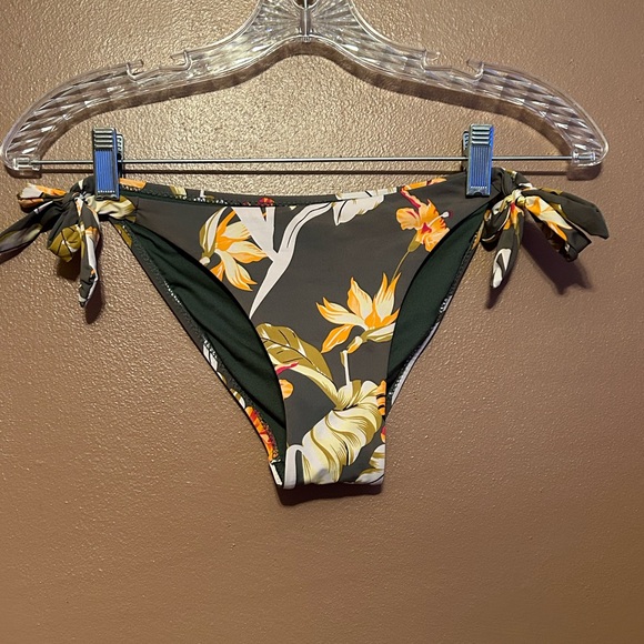 RAE Floral side tie swim bottom - Picture 4 of 13